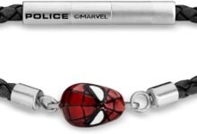 سوار POLICE Web Slinger جلد أسود وقفل مغناطيسي POLICE Web Slinger Bracelet - Black Leather with Iconic Red Spider-Man Mask & Magnetic Closure - Bold Men's Style