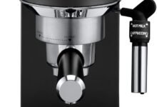 ماكينة قهوة اسبريسو ديلونجي Dedica EC685.BK 15 بار 1350 واط DeLonghi Dedica Pump Espresso coffee machine, 15 bar, 1350W, Black - EC685.BK